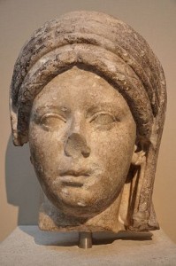 Marble_head_from_a_portrait_statue_of_a_veiled_priestess_of_the_goddess_Vesta,_Roman_Empire,_British_Museum_(14289538566)