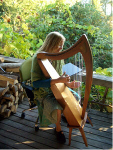Plucking the harp